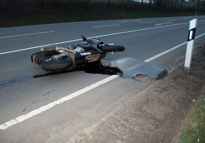 POL-MI: Motorradfahrer (27) bei Unfall schwer verletzt