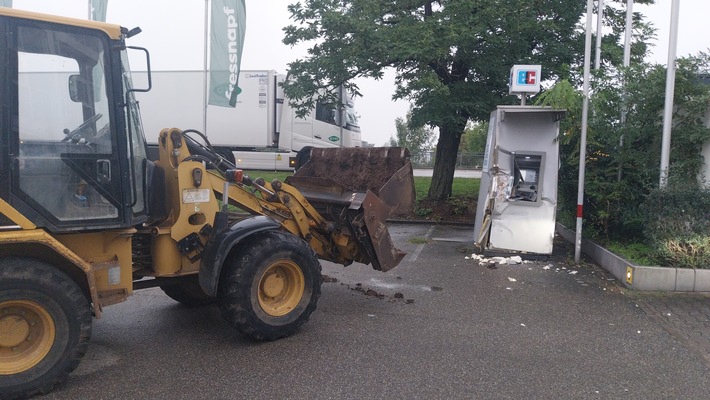 POL-PDWO: Worms - Versuchter Aufbruch eines Geldautomaten mittels Bagger - Bildveröffentlichung