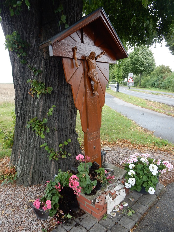 POL-HS: Gemeinschädliche Sachbeschädigung an Wegekreuz/ Polizei sucht Zeugen -