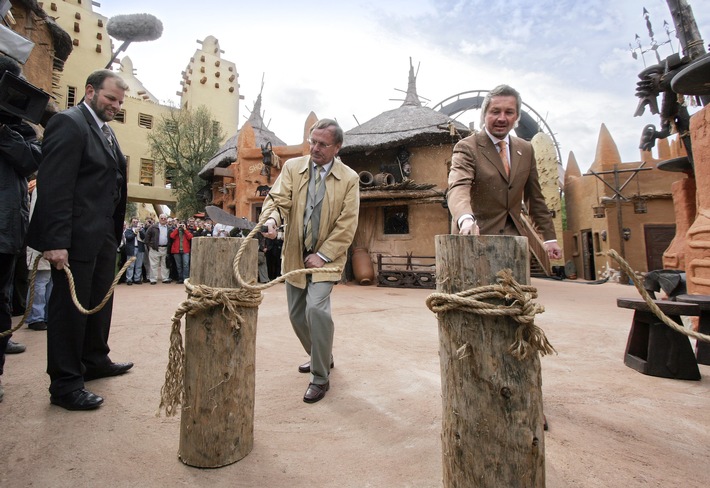 Rheinischer Dschungel voller Gefahren! / Neuer faszinierender Themenbereich Deep in Africa und spektakulärer Inverted Coaster Black Mamba im Phantasialand offiziell eröffnet!