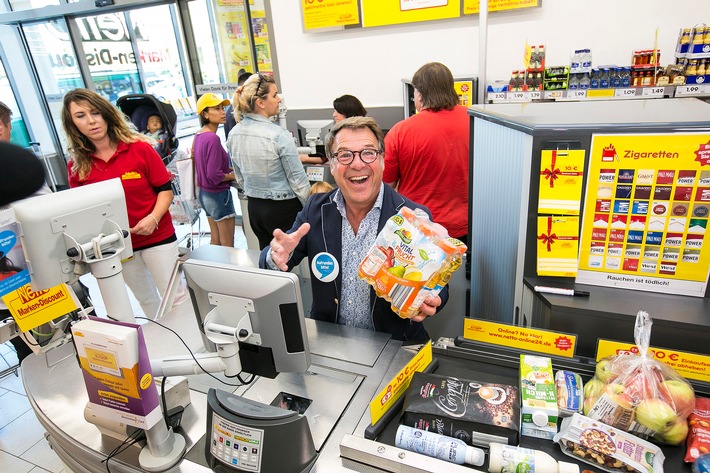 Weltkindertag: Kassier-Einsatz von Patrick Lindner für benachteiligte Kinder / Netto verdoppelt bundesweit  alle Kundenspenden an seinen Kassen