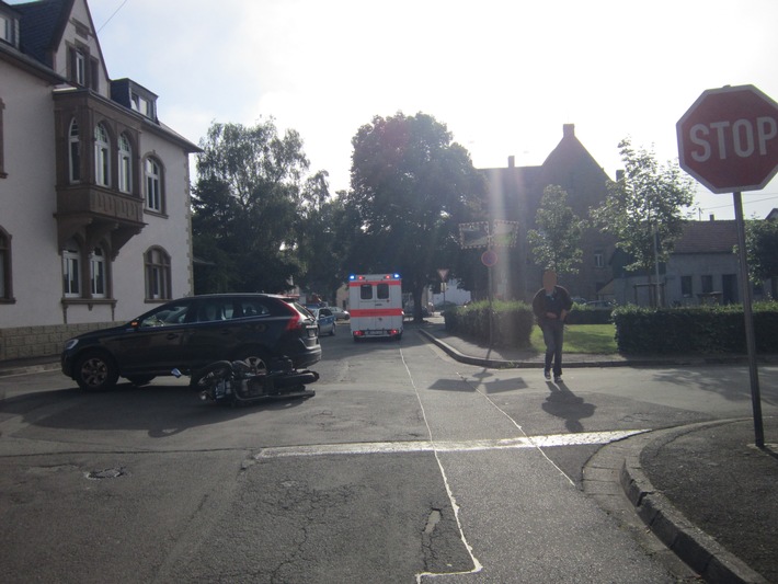 POL-PDKH: Stop-Schild überfahren