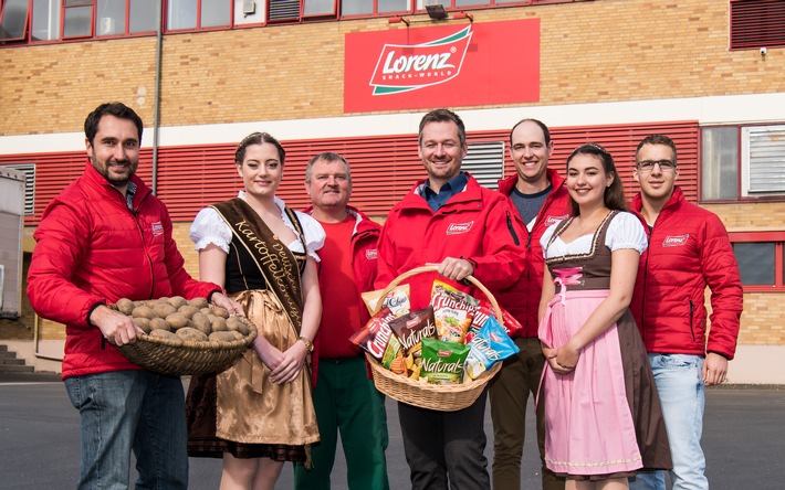 Königlicher Besuch im Kartoffelchips-Werk / Die Deutsche Kartoffelkönigin zu Gast im Lorenz Werk Neunburg vorm Wald