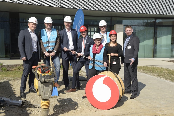 Glasfaser für Krailling: Vodafone startet gemeinsam mit Deutsche Glasfaser Breitband-Ausbau