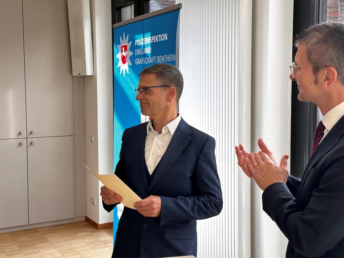 POL-EL: Polizeipräsident Friedo de Vries und Leiterin der Polizeiinspektion Emsland / Grafschaft Bentheim Nicola Simon verabschieden Kriminaldirektor Heinz Defayay in den Ruhestand