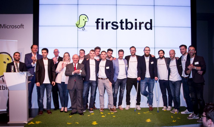 Firstbird launcht weltweit erstes kostenfreies Mitarbeiterempfehlungsportal