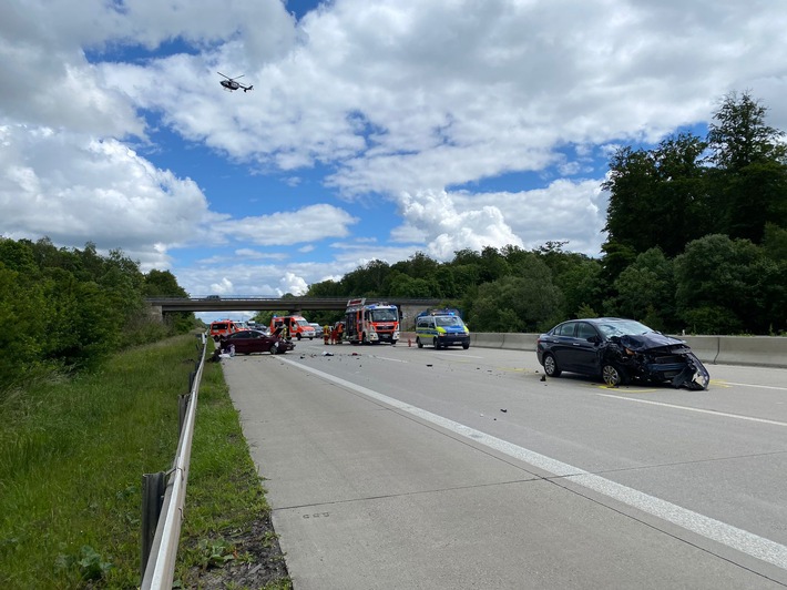 API-TH: Fünf Verletzte nach schwerem Verkehrsunfall auf der Bundesautobahn 4, nahe Parkplatz Willrodaer Forst, Richtung Frankfurt/M. -1. Ergänzungsmeldung-