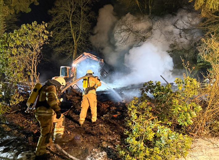 FW Osterholz-Scharm.: Gebäudebrand in Teufelsmoor