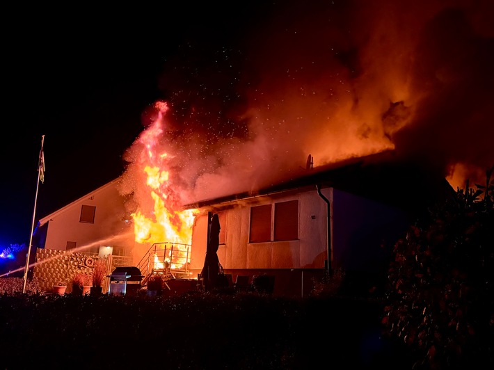 FW-OE: Gebäudevollbrand in Attendorn-Biekhofen