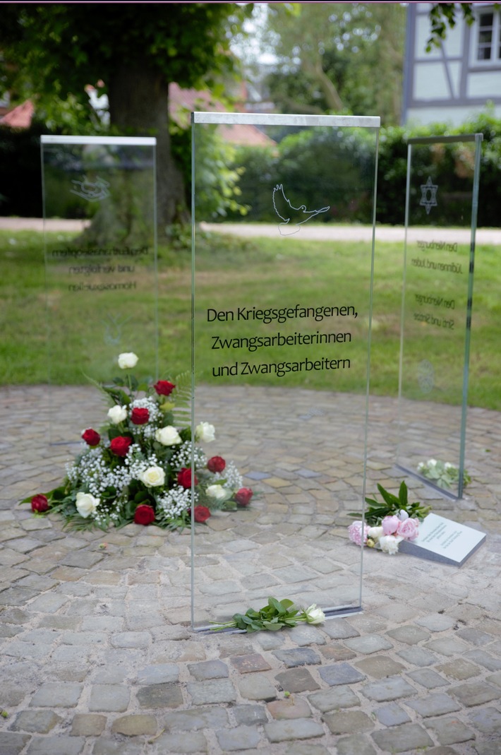 POL-AK NI: Polizeiakademie Niedersachsen übergibt neue Stele des Mahnmals