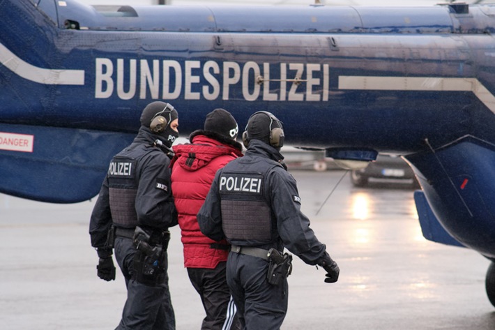 Bundespolizeidirektion München: Staatsanwaltschaften Traunstein, Landshut, Kempten (Allgäu), Weiden i.d.Opf. und Bundespolizei sprengen internationale Schleuserorganisationen