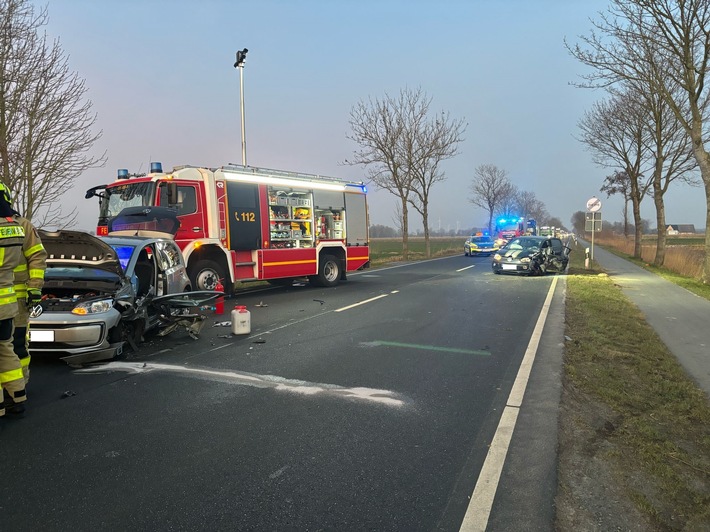 POL-CUX: Verkehrsunfall auf der B73 nach missglücktem Überholmanöver - Zwei Personen verletzt, eine davon schwer - Vollsperrung sorgt für Verkehrsbehinderungen (Foto im Anhang)