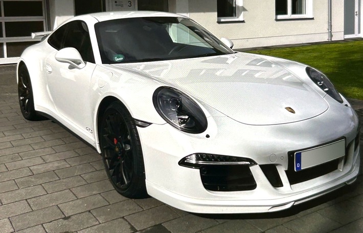 POL-E: Mülheim an der Ruhr: Unbekannte stehlen Porsche aus Garage - Zeugen gesucht