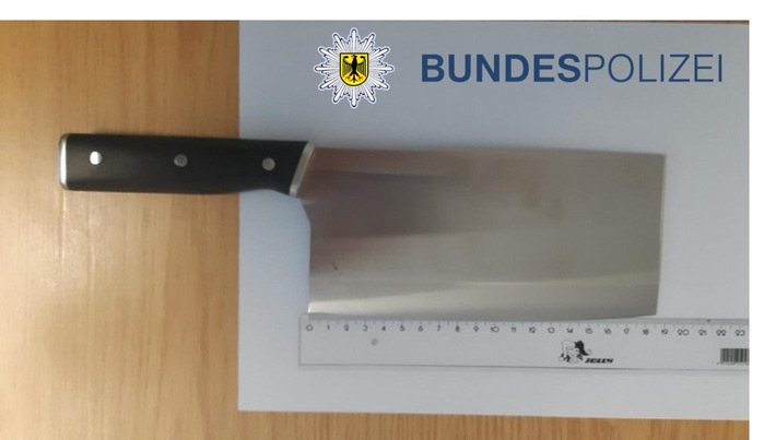 BPOL NRW: Mit gefährlichen Gegenständen am Hauptbahnhof - Bundespolizei stellt zwei Messer sicher
