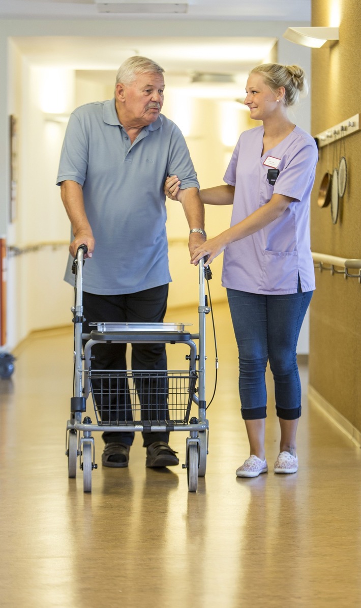 AOK: Eigenanteile für Pflegeheime in Sachsen-Anhalt erneut gestiegen / Mehr als 2.100 Euro müssen Bewohnende im Durchschnitt selbst zahlen