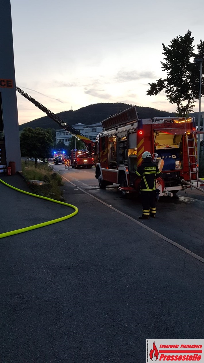 FW-PL: Ortsteil Köbbinghauser Hammer - Maschinenbrand sorgt für Einsatz der Feuerwehr