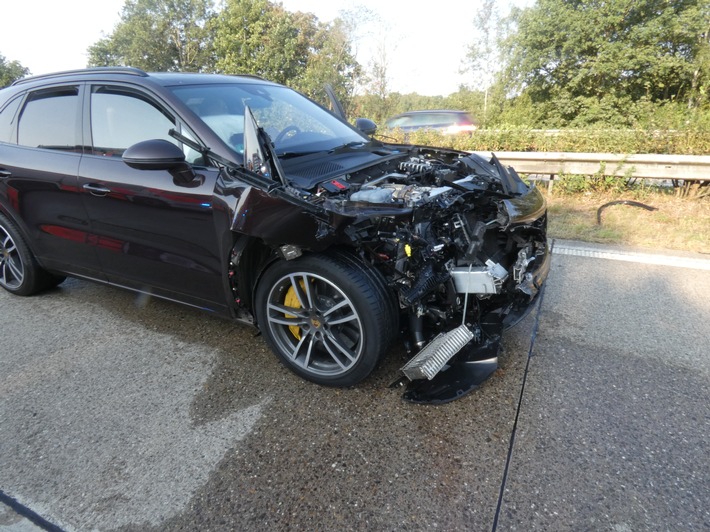 POL-OL: +++Verkehrsunfall mit schwerverletztem Pkw-Fahrer auf der A 29+++