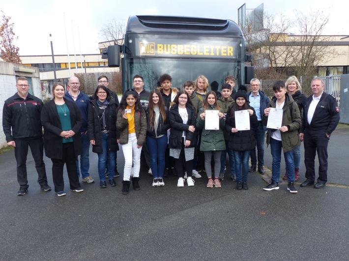 POL-WOB: Dreizehn neue Schulbusbegleiter im Schulzentrum Westhagen