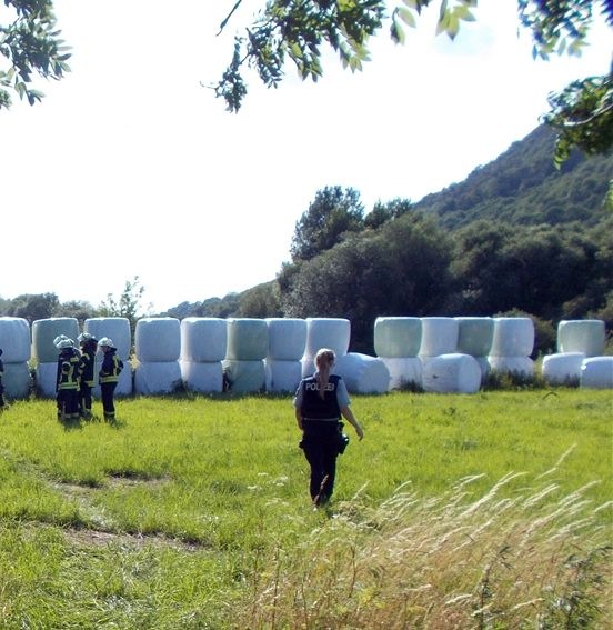 POL-MI: Unter Verdacht: 23-Jähriger soll an mehreren Stellen Heuballen angezündet haben