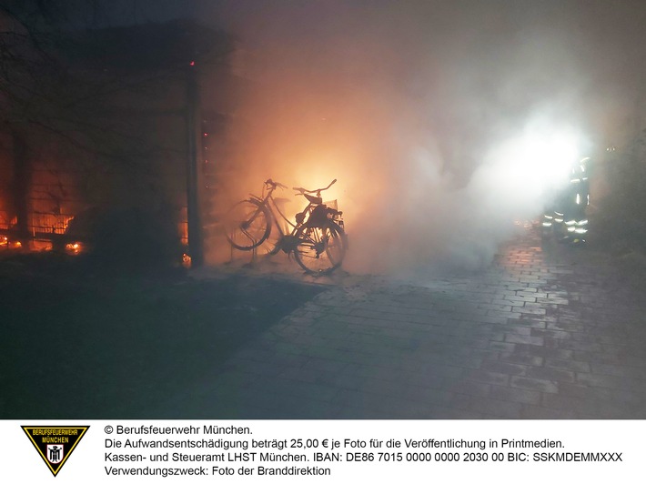 FW-M: Schuppen brennt komplett aus (Neuhausen)