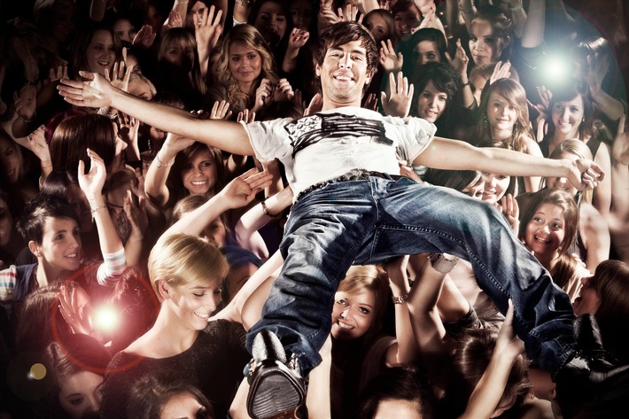 Crowdsurfing mit Max Giesinger! (mit Bild)