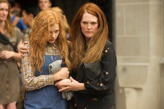 "Bei mir an der Schule gab es früher ein "Slam Book", heute gibt es das Internet" Julianne Moore im TELE 5-Interview über Cyber-Mobbing, Sonnencreme und das größte Wunder der Menschheit