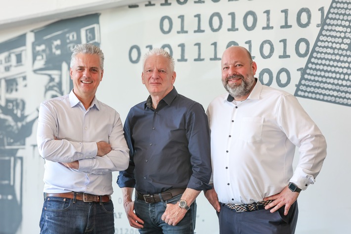 CONTACT Software und team neusta gestalten Transformation