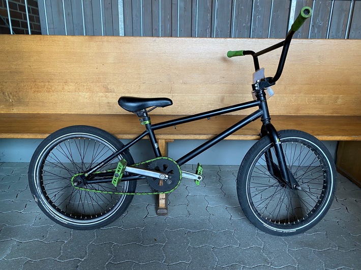 POL-HK: Munster: Die Polizei fragt: Wem gehört dieses BMX-Rad? (Foto anbei; Heidekreis: Taschendiebe in Discounter-Filialen; Bad Fallingbostel: Fenster aufgehebelt