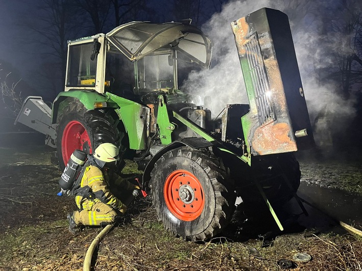 FW-OLL: Traktor fängt Feuer