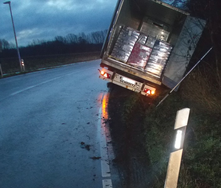 POL-MI: Alkoholisierter Lkw-Fahrer fährt in Straßengraben