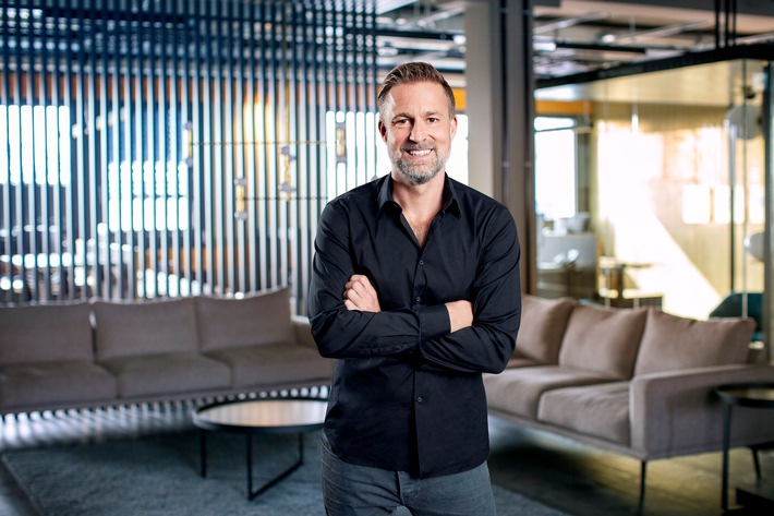 Studio71_Buzzbird_AlexanderKrawczyk_2260266.jpg
