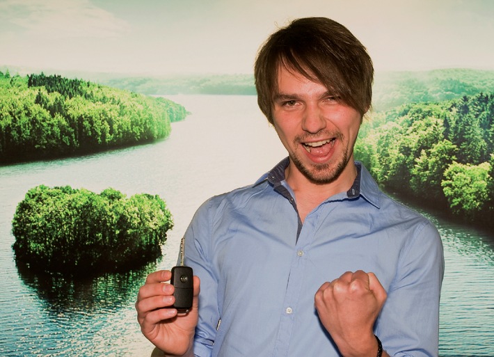 Geschichtsstudent Peter M. aus Lennestadt fährt den ersten Krombacher Golf MATCH BlueMotion Technology (BILD)