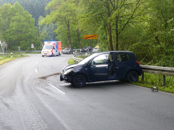 POL-GM: 110619-555:  Auf regennasser Fahrbahn verunglückt