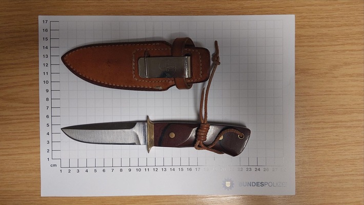 BPOL NRW: Nach Widerstand gegen Vollstreckungsbeamte - Bundespolizei findet Schusswaffe