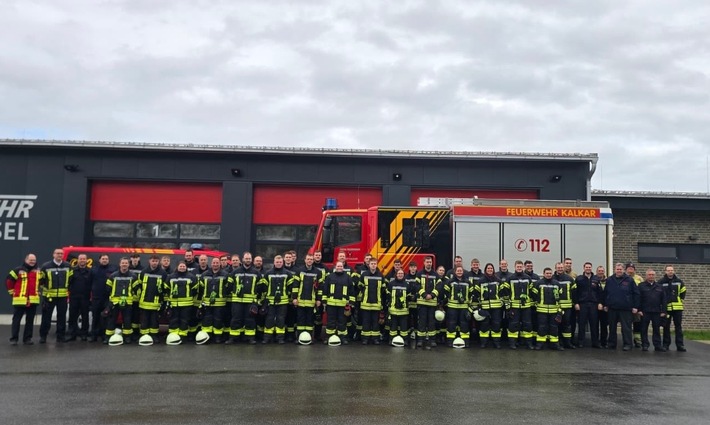 Feuerwehr Kalkar: Starke Zusammenarbeit: Grundausbildung der Freiwilligen Feuerwehr Stadt Kalkar und Gemeinde Bedburg-Hau erfolgreich beendet