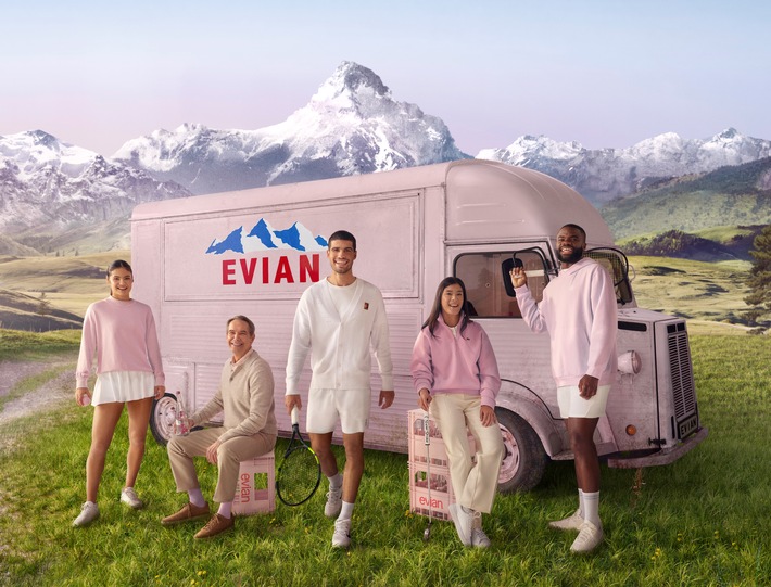 200 Years and Still Young / evian® feiert 200jähriges Jubiläum mit neuer Zusammenarbeit mit Jeff Koons und begrüßt ihn im 