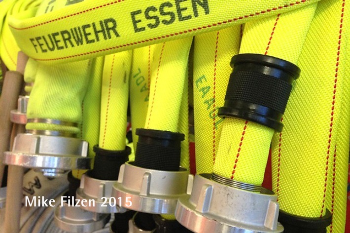 FW-E: Schreck zum Wochenstart, Bagger reißt Gasleitung durch