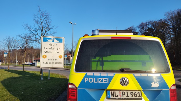 POL-LG: Fernfahrerstammtisch: Austausch zum Umgang mit Gefahrensituationen auf der Autobahn