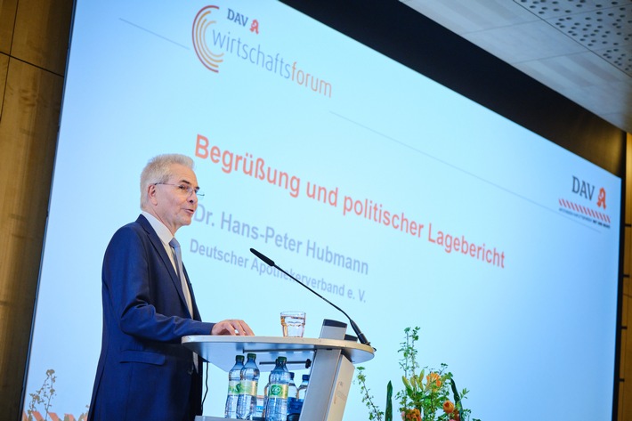 Apothekenwirtschaftsbericht_DAV_Wirtschaftsforum_2023_Hans_Peter_Hubmann.jpg