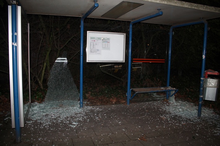 POL-VIE: Vandalismus an Bushaltestellenhäuschen - Polizei sucht Hinweise