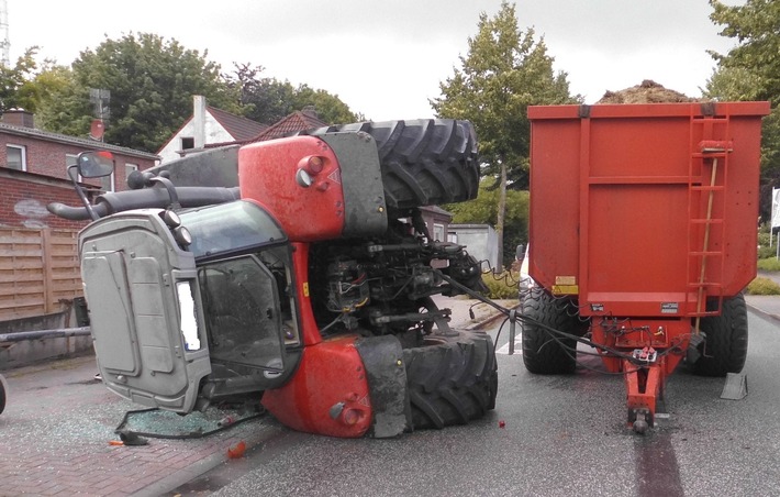 POL-WHV: Nach Bremsmanöver kippte ein Traktor auf die Seite (FOTO) - 19-Jähriger Fahrer wurde leicht verletzt