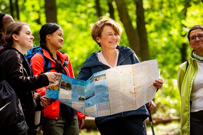 WALK4UNICEF: Elke Büdenbender startet bundesweite Wanderaktion