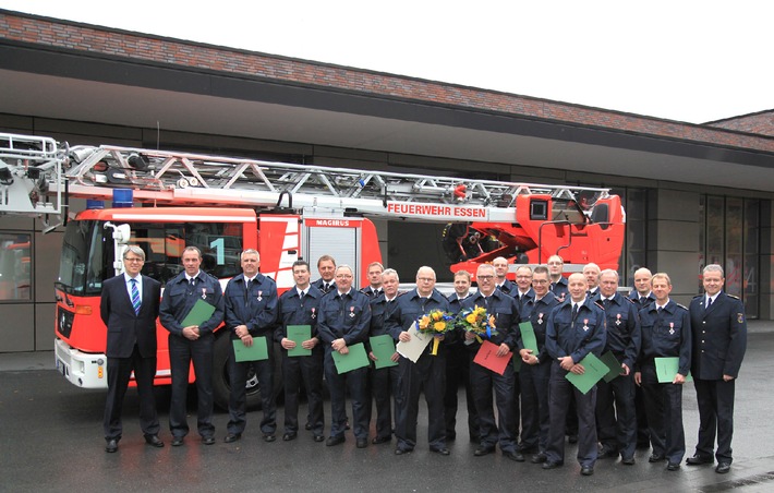 FW-E: Verleihung von Feuerwehr-Ehrenzeichen, Ehrung für 40 Jahre im Dienst der Stadt Essen