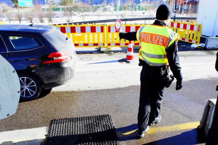 Bundespolizeidirektion München: Nach &quot;Rom-Reise&quot; bei Grenzkontrollen festgenommen