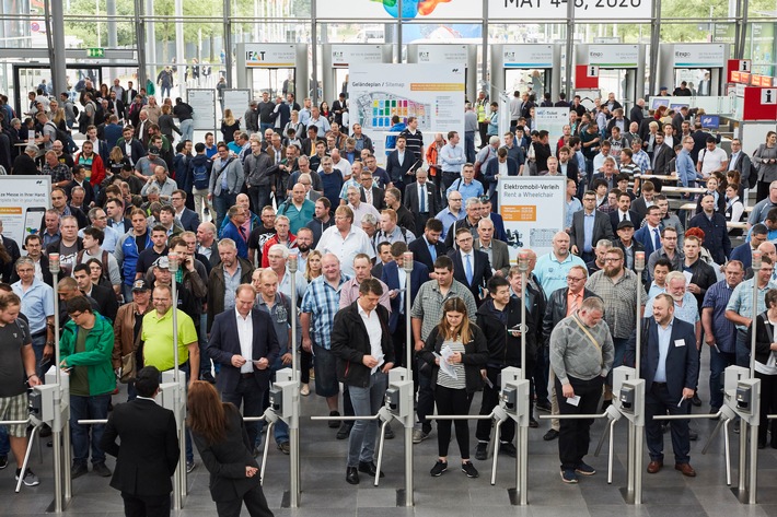 &quot;Unser Schiff rammte einen Plastikberg&quot; / Offizielle Eröffnung der IFAT 2018 mit Kunststoff-Debatte