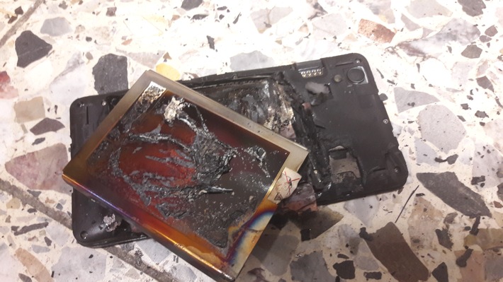 FW-GE: Feueralarm im Supermarkt - Handy explodiert in Serviceabteilung