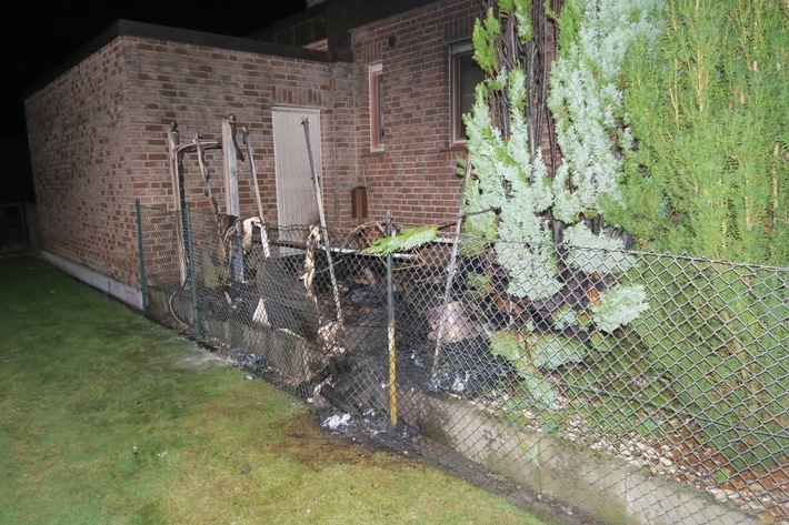 POL-ME: Gartenhütte brannte ab: Polizei ermittelt - Ratingen - 2303072