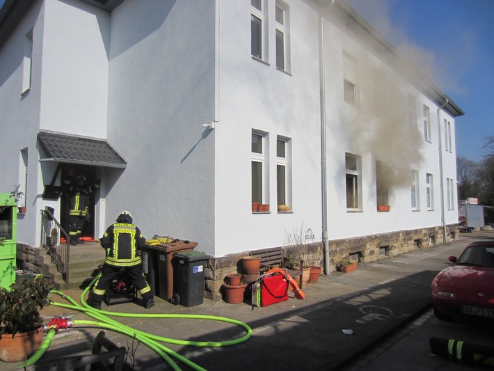 FW-MH: 2 Zimmerbrände beschäftigen die Feuerwehr Mülheim an der Ruhr - keine Verletzten!