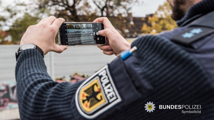 Bundespolizeidirektion München: Sprayer zwischen München und Augsburg verursachen Streckensperrung / Zugverkehr zeitweise erheblich beeinträchtigt