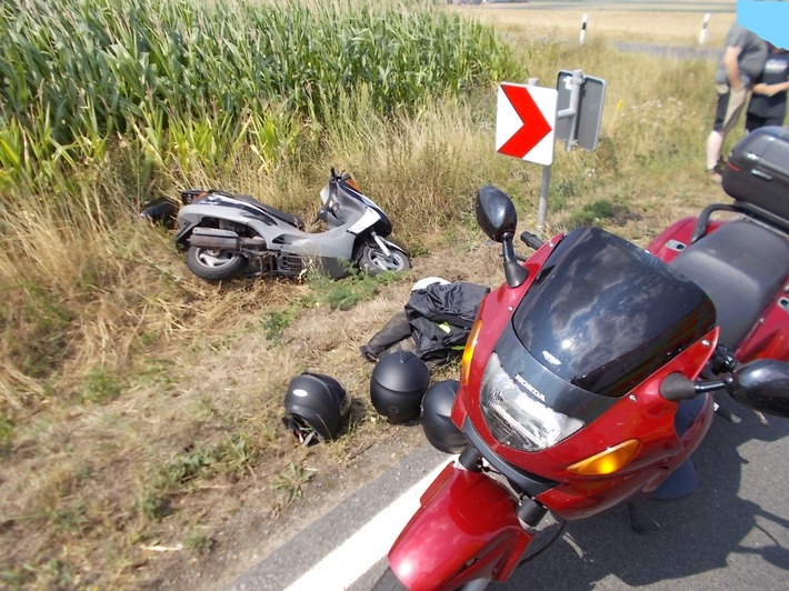 POL-WOB: Familienausflug mit dem Motorrad endet bei Söllingen im Straßengraben. 38-jährige Hondafahrerin und 6-jährige Tochter als Sozia verletzt